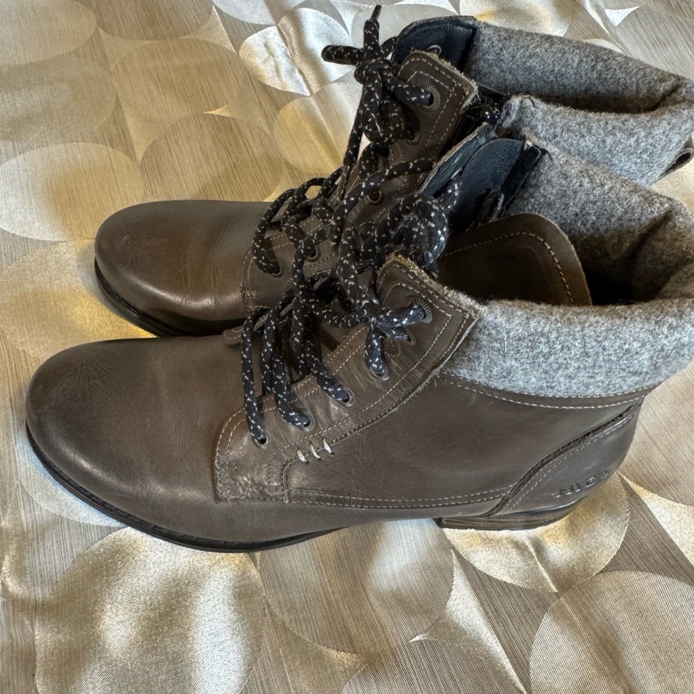 Taos Footwear Brown Leather Lace-Up Boots with Black Speckled Laces - Picture 2 of 5